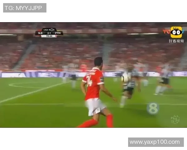 足球明星炫酷绝技大揭秘展现球场上的惊艳瞬间与技巧魅力 足球明星炫酷绝技大揭秘展现球场上的惊艳瞬间与技巧魅力