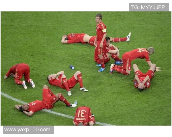 足球明星背影静谧瞬间展现运动魅力与人生哲学 足球明星背影静谧瞬间展现运动魅力与人生哲学